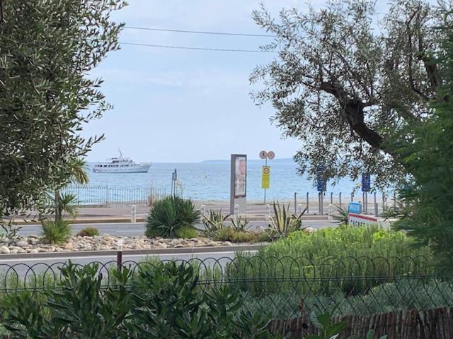 Appartement Face A La Mer Saint-Laurent-du-Var Extérieur photo