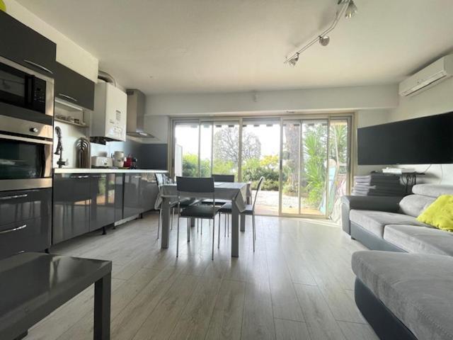 Appartement Face A La Mer Saint-Laurent-du-Var Extérieur photo